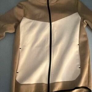 1tan and cream 1green and